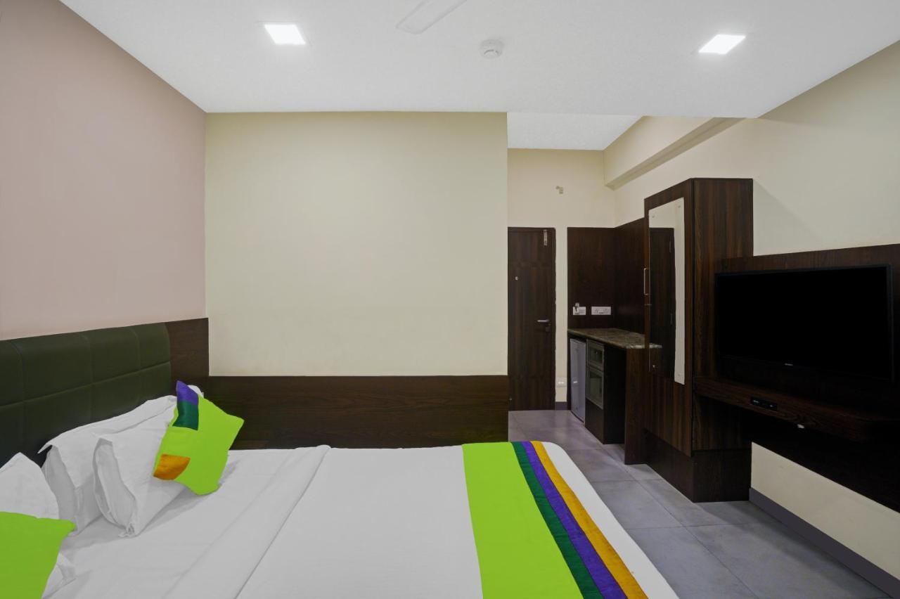 Greenotel Rooms Hazira, Surat Exteriör bild