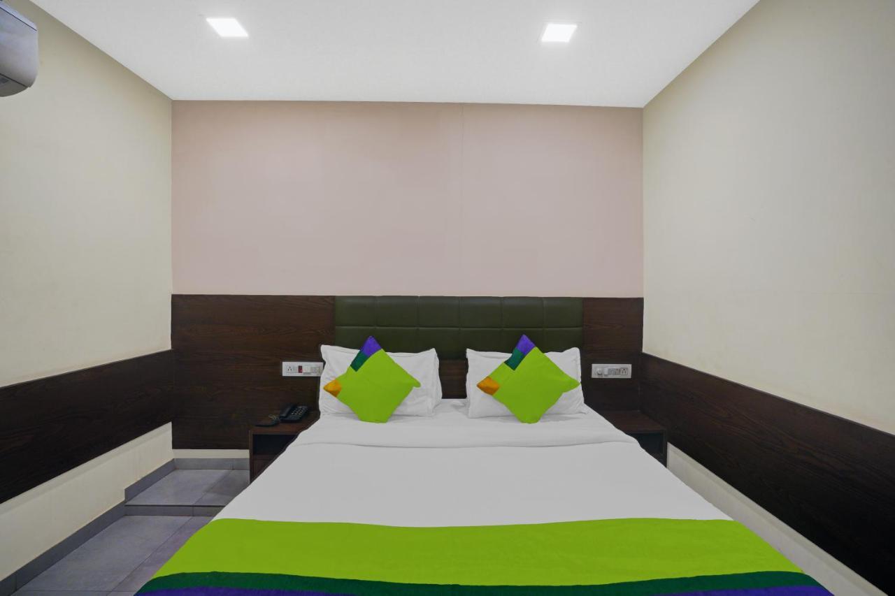 Greenotel Rooms Hazira, Surat Exteriör bild