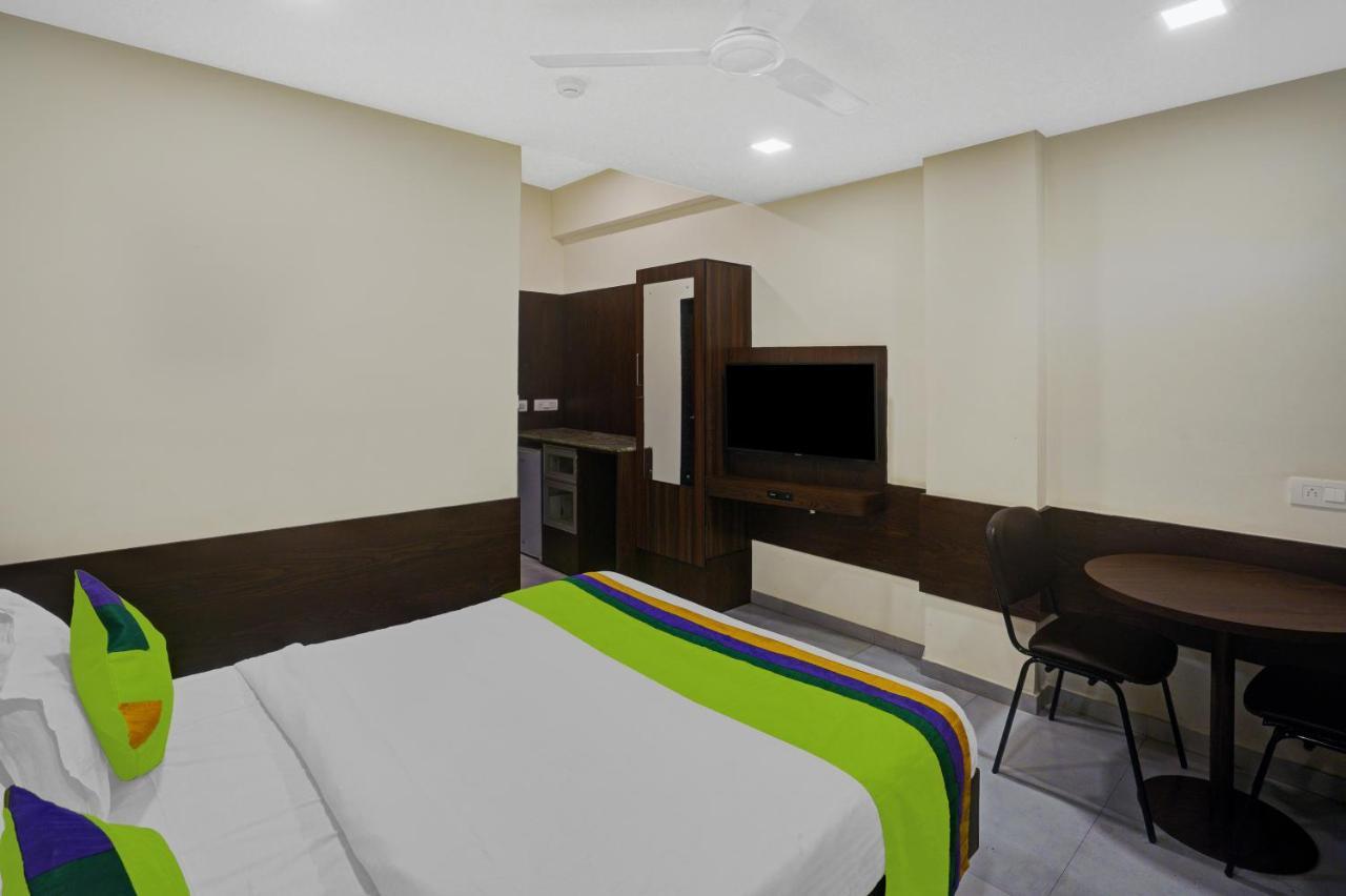 Greenotel Rooms Hazira, Surat Exteriör bild