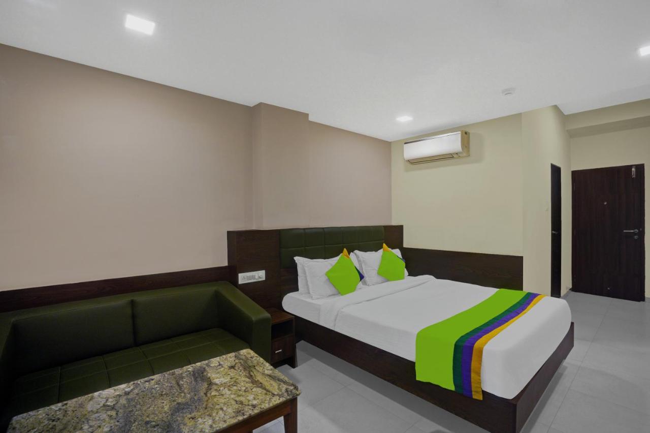 Greenotel Rooms Hazira, Surat Exteriör bild