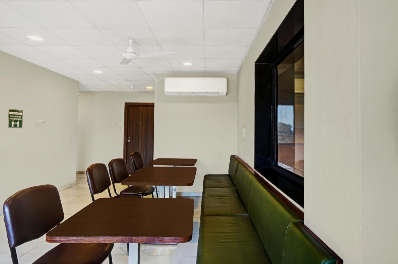 Greenotel Rooms Hazira, Surat Exteriör bild