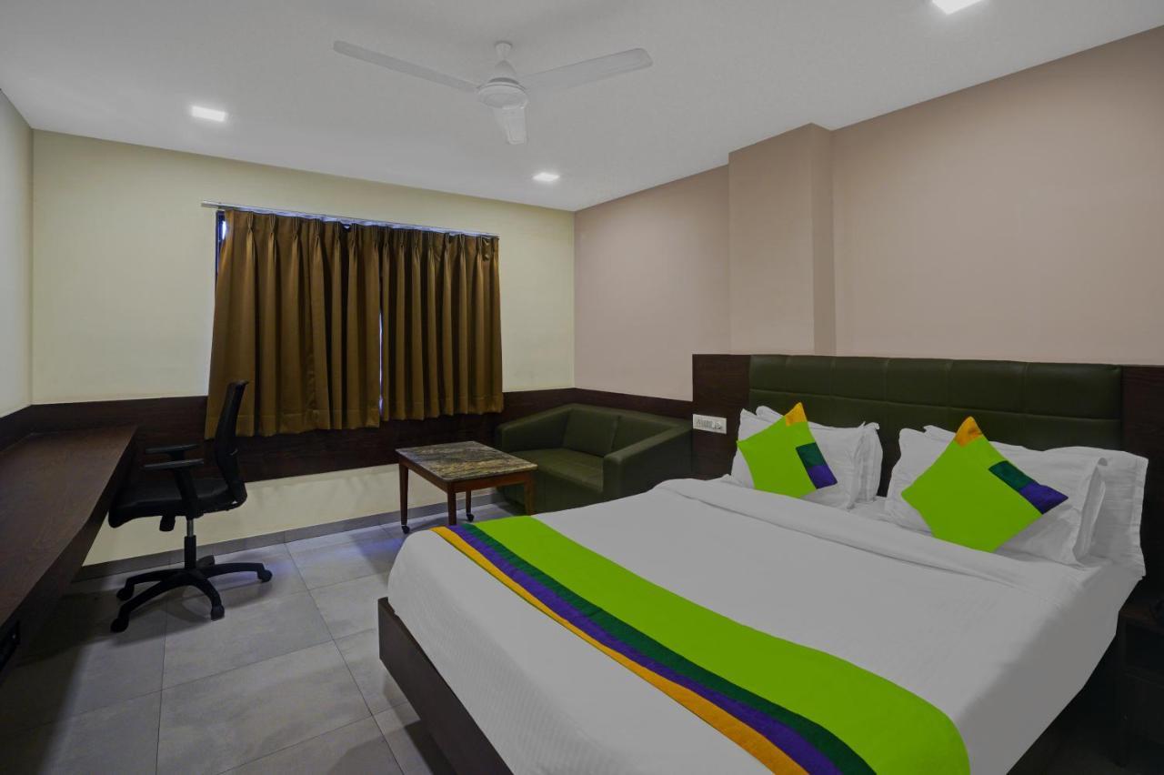 Greenotel Rooms Hazira, Surat Exteriör bild