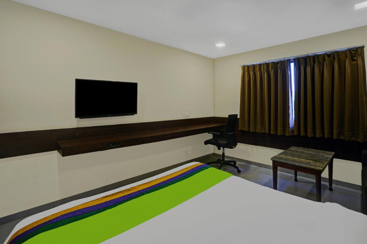 Greenotel Rooms Hazira, Surat Exteriör bild