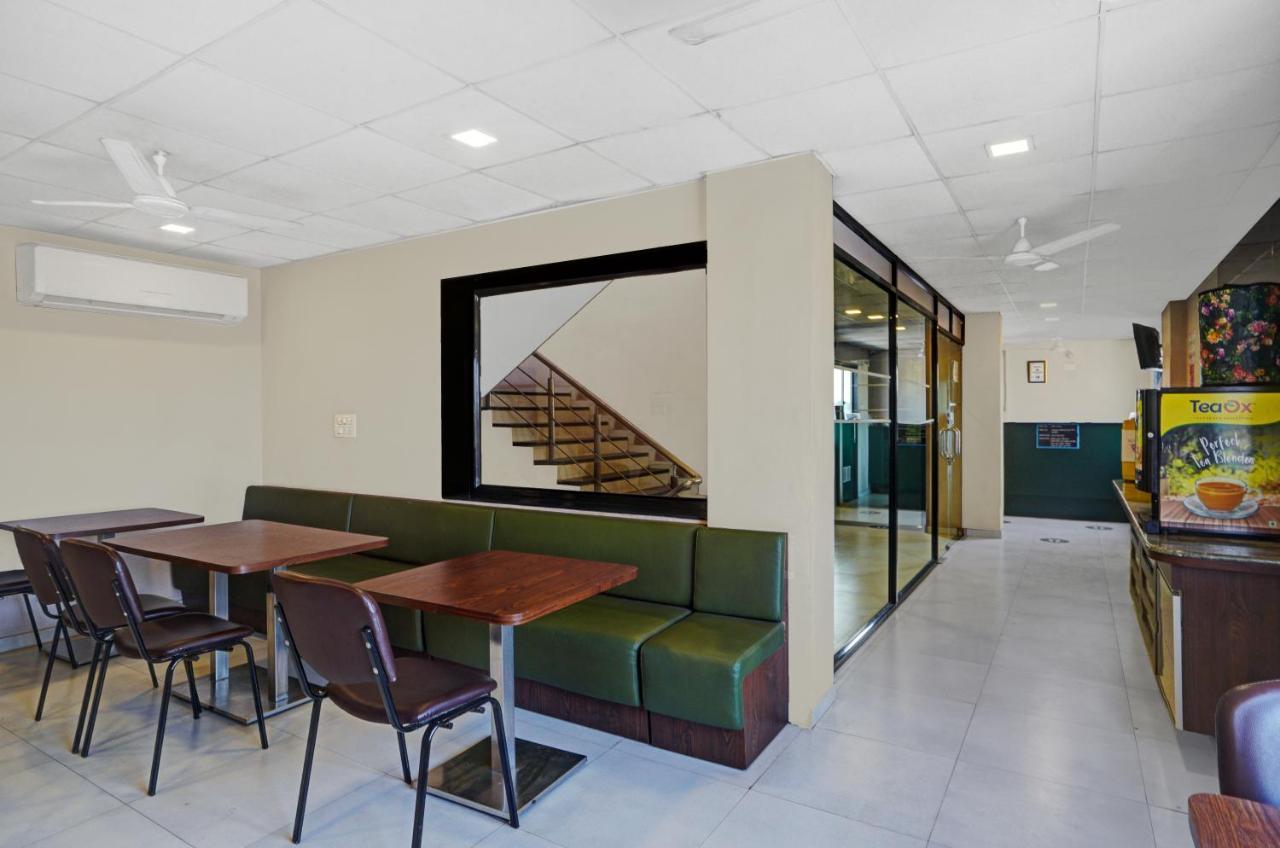 Greenotel Rooms Hazira, Surat Exteriör bild