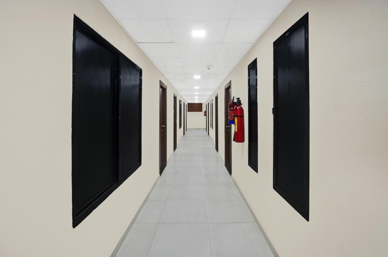 Greenotel Rooms Hazira, Surat Exteriör bild