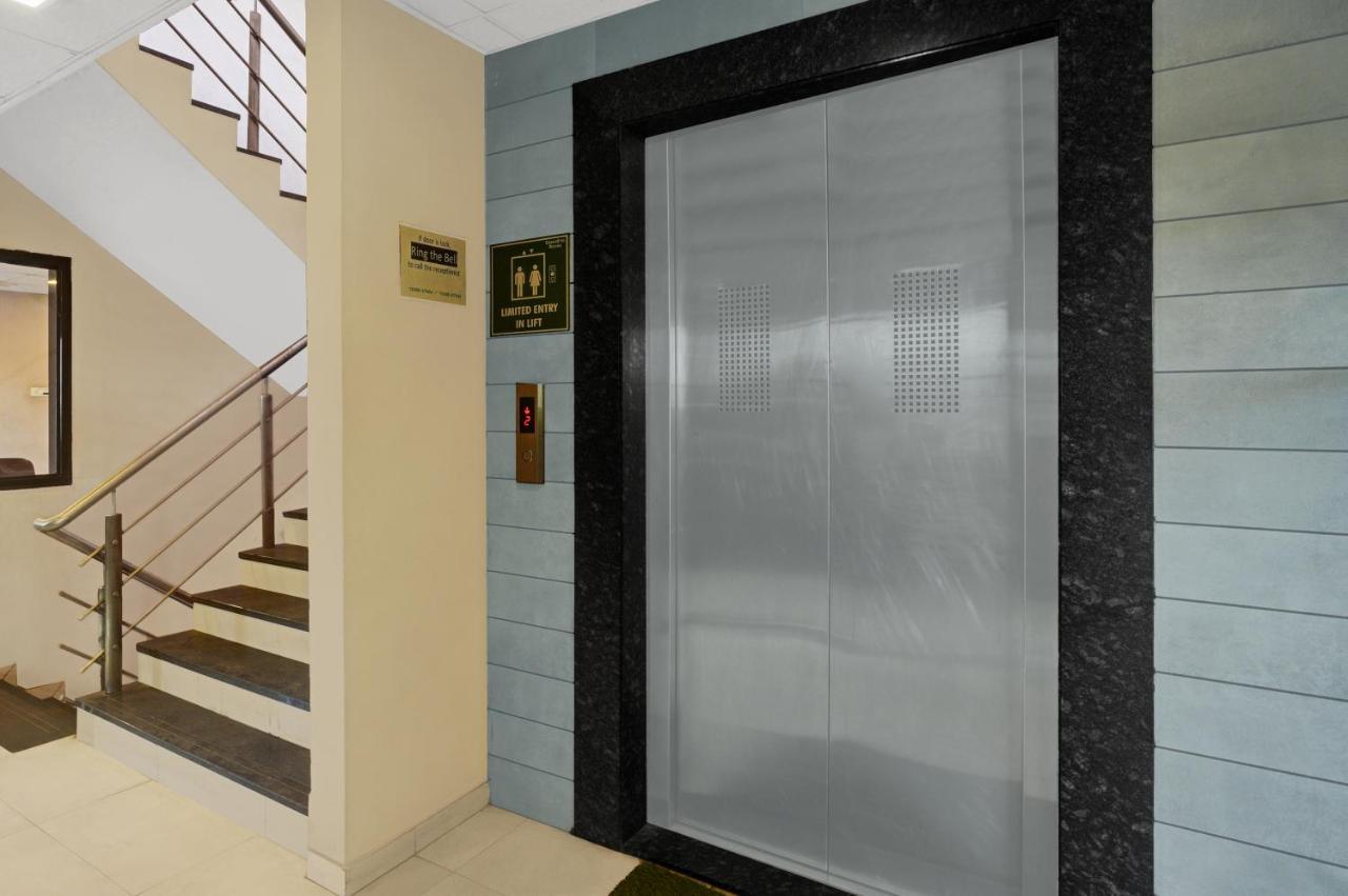 Greenotel Rooms Hazira, Surat Exteriör bild