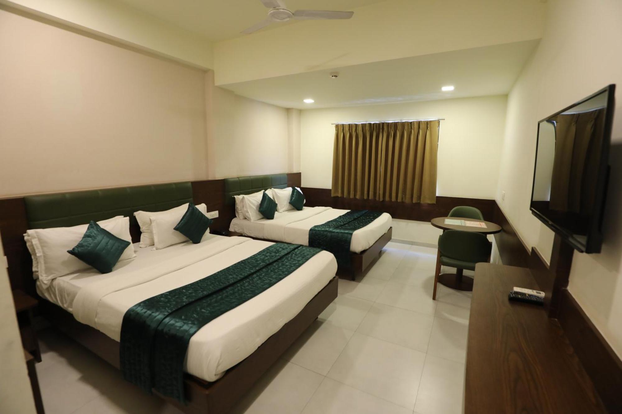 Greenotel Rooms Hazira, Surat Exteriör bild