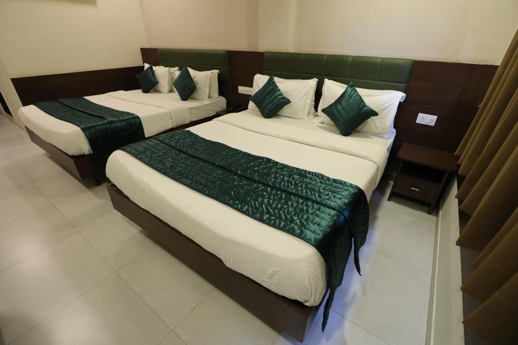 Greenotel Rooms Hazira, Surat Exteriör bild