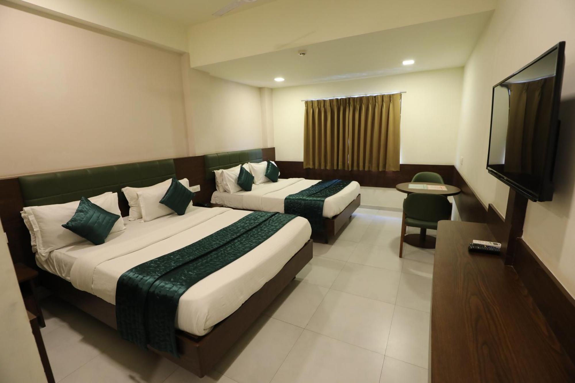 Greenotel Rooms Hazira, Surat Exteriör bild
