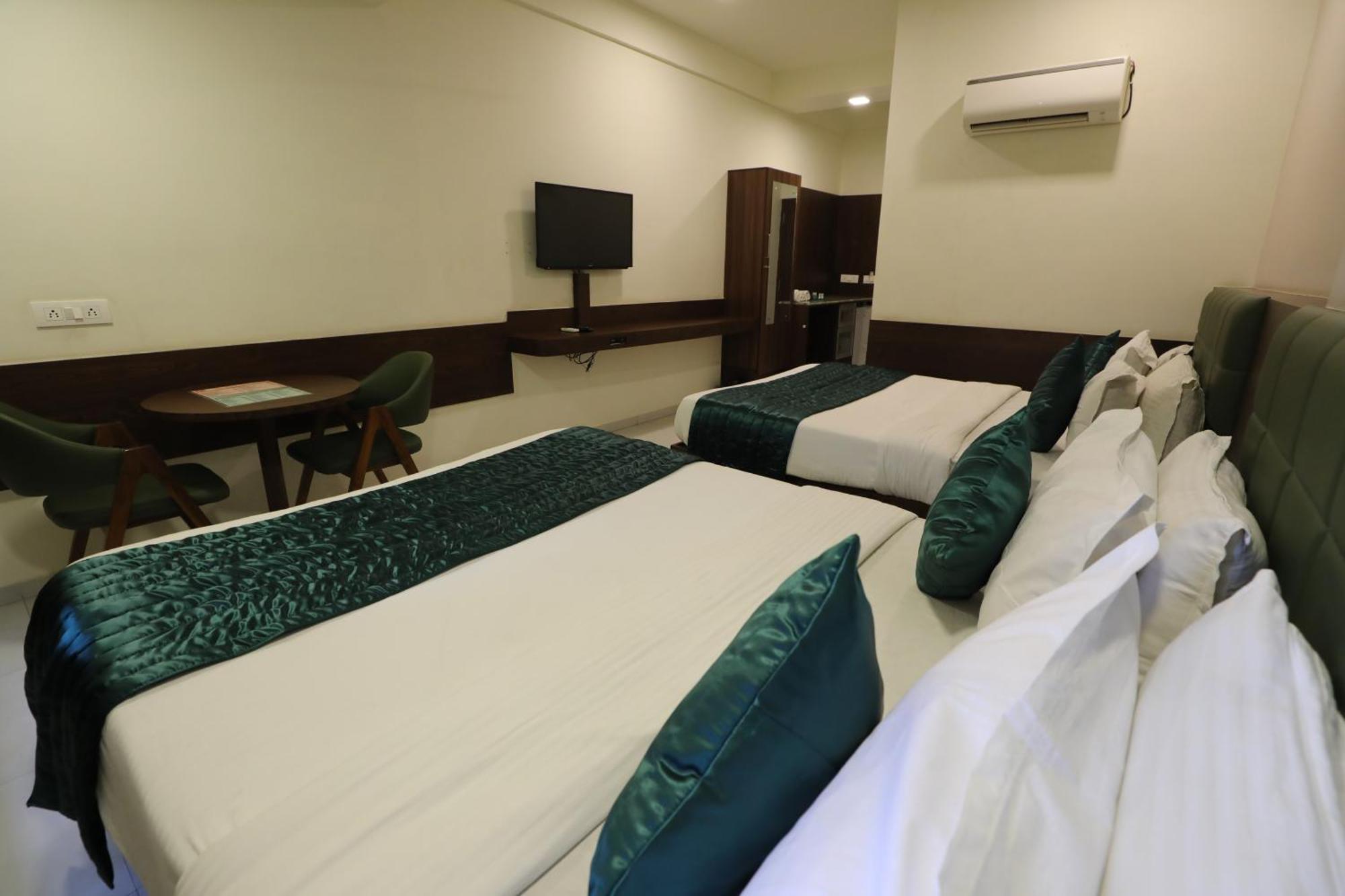 Greenotel Rooms Hazira, Surat Exteriör bild