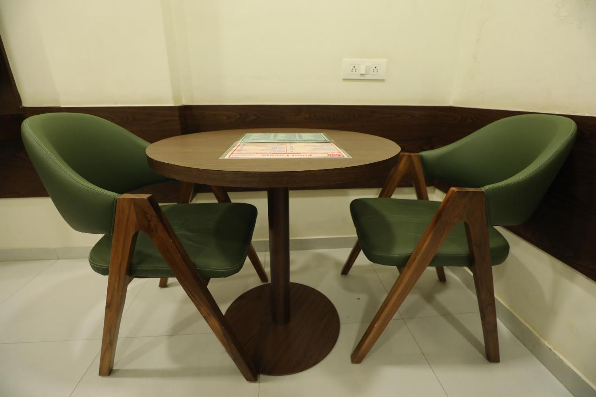 Greenotel Rooms Hazira, Surat Exteriör bild