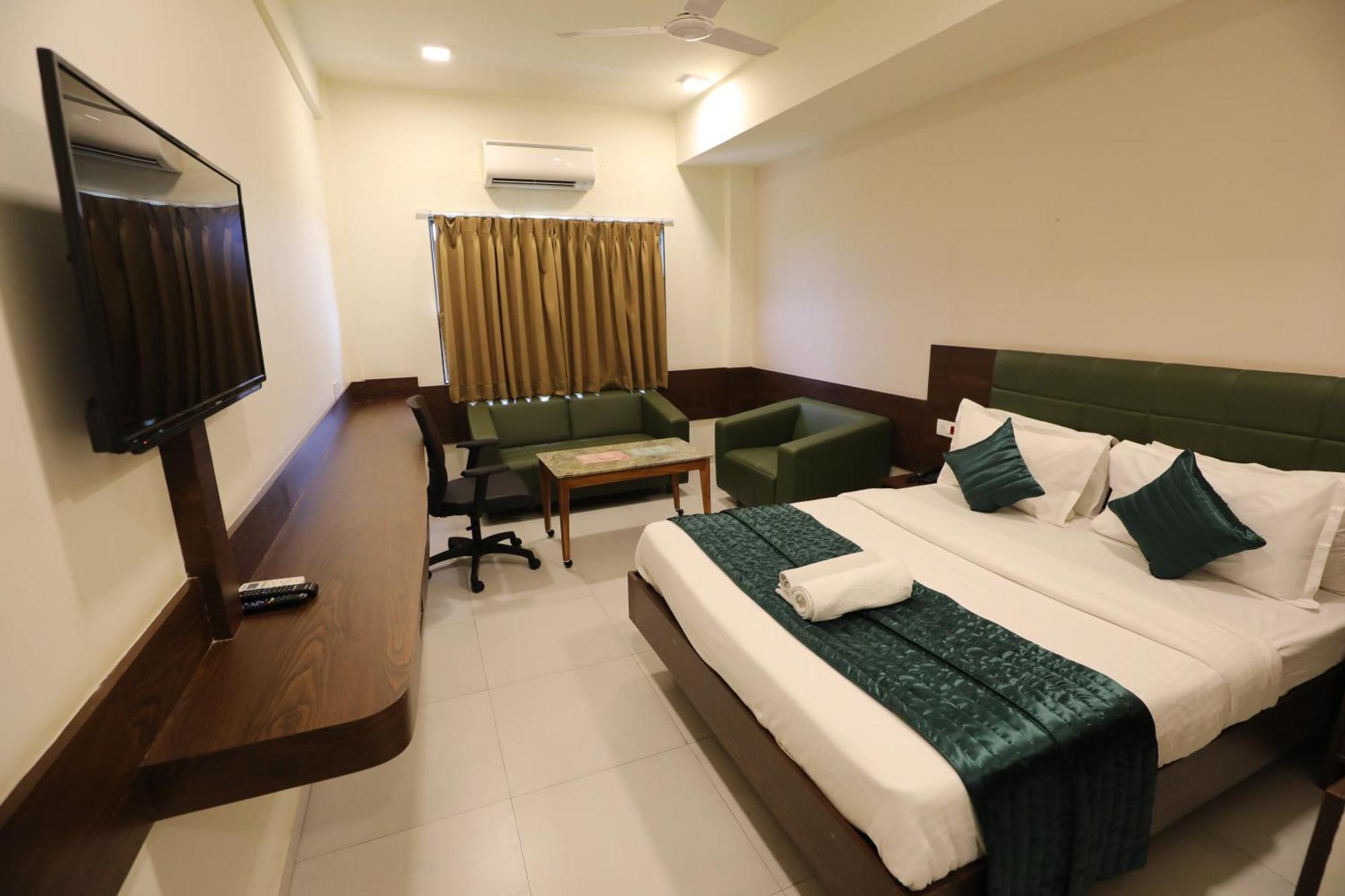 Greenotel Rooms Hazira, Surat Exteriör bild
