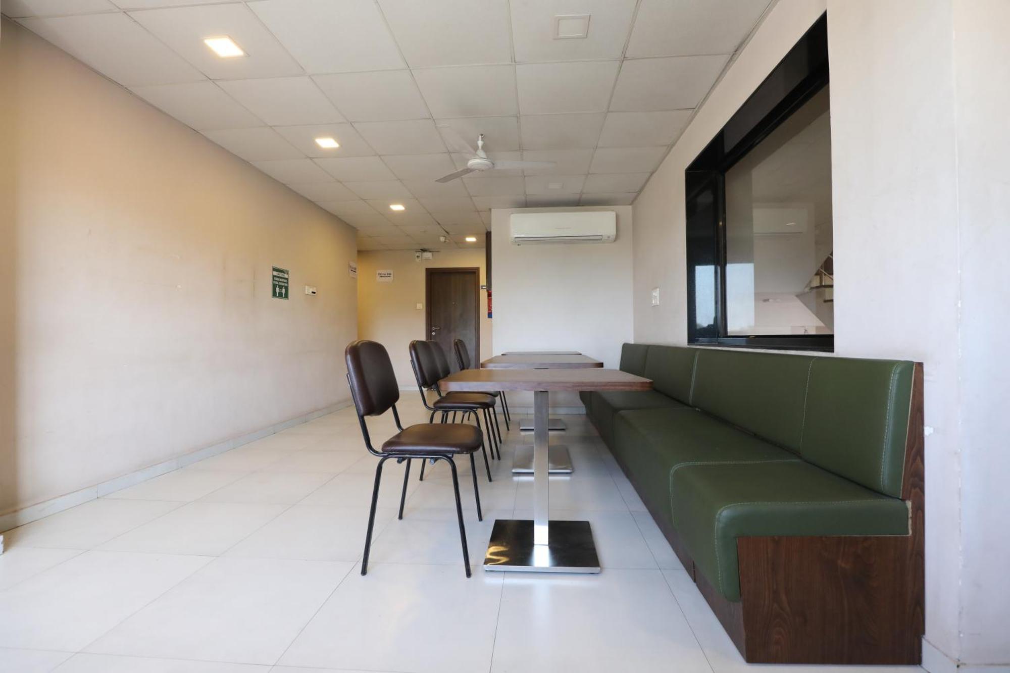 Greenotel Rooms Hazira, Surat Exteriör bild
