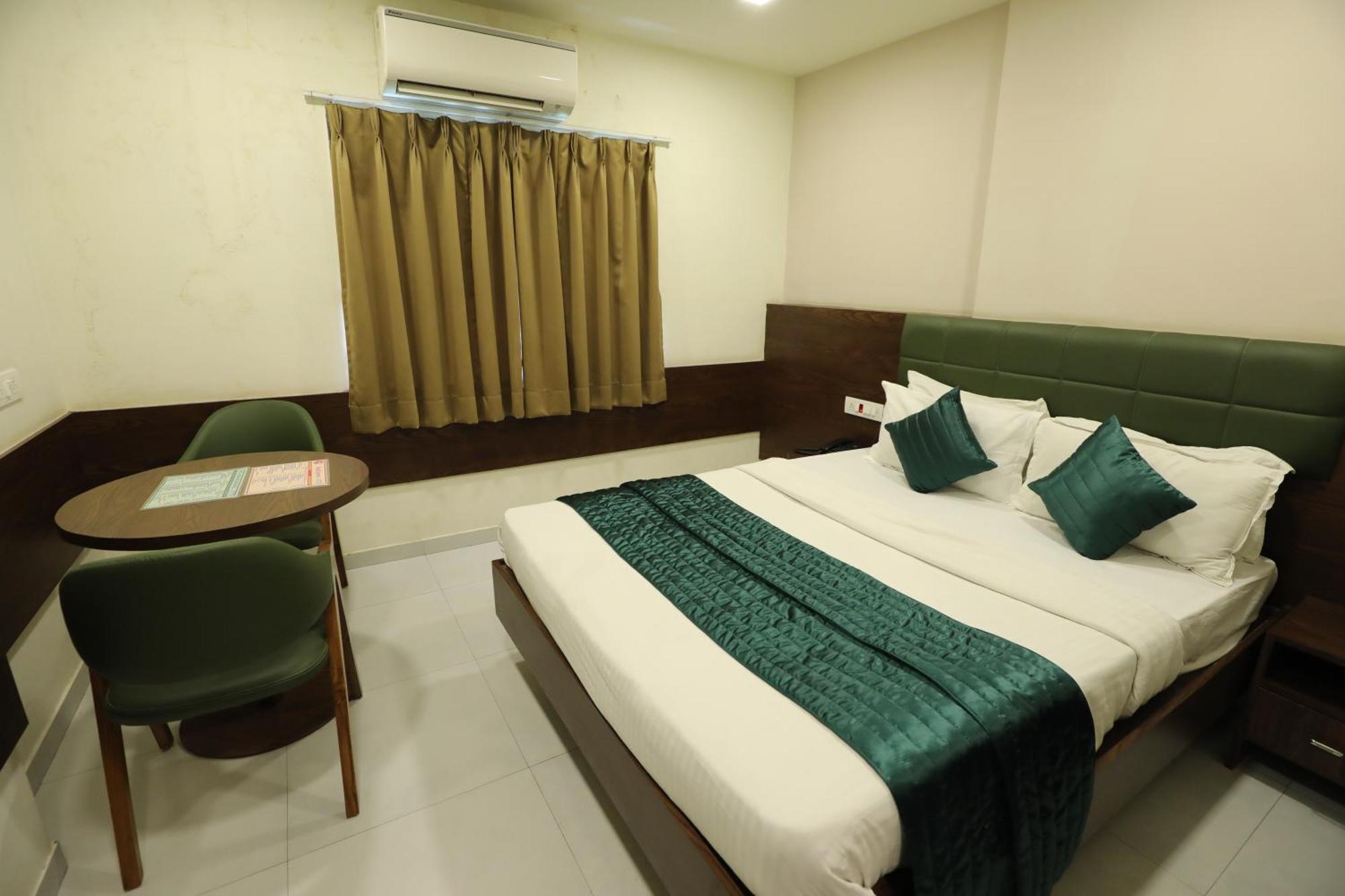 Greenotel Rooms Hazira, Surat Exteriör bild