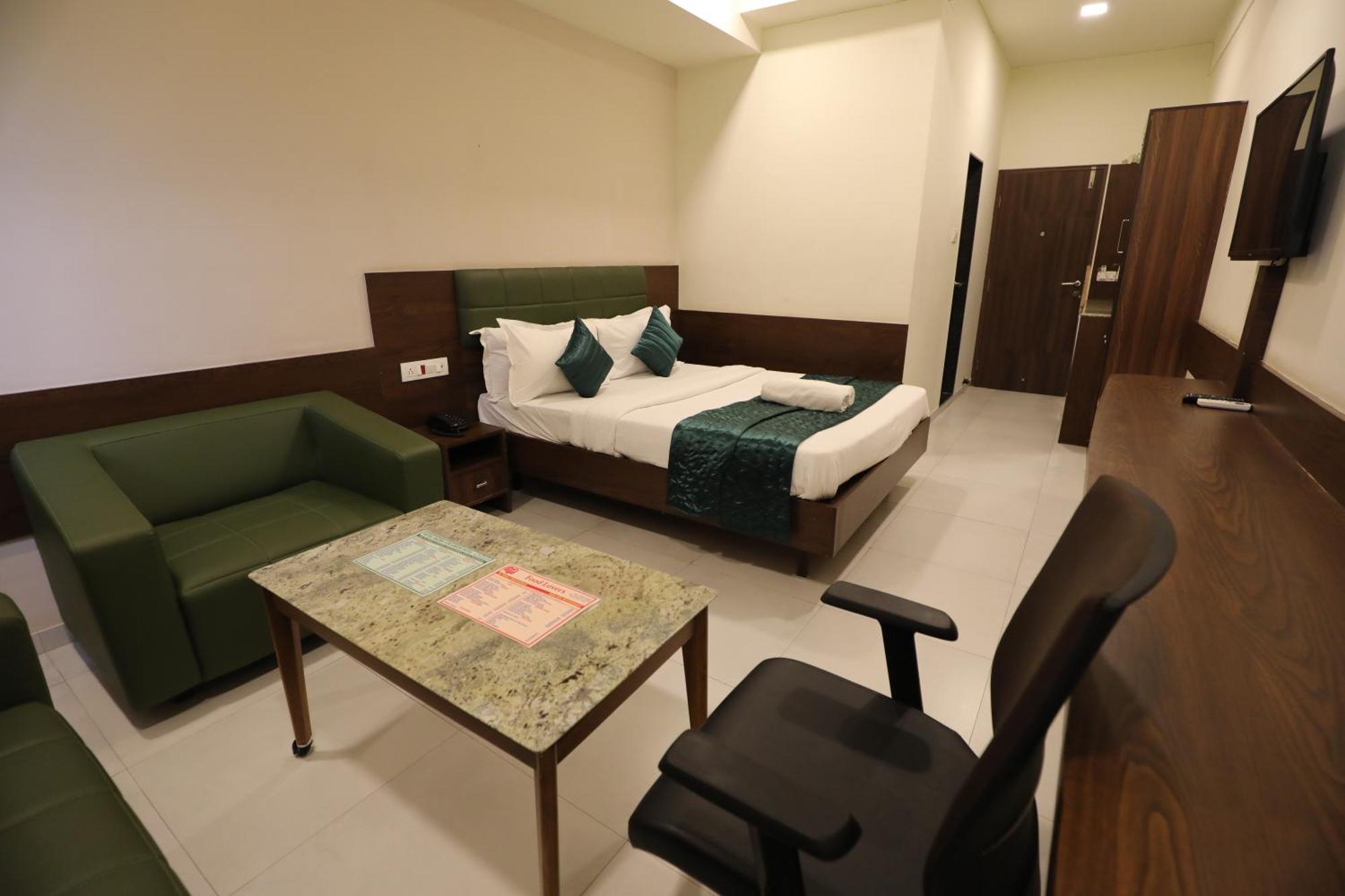 Greenotel Rooms Hazira, Surat Exteriör bild
