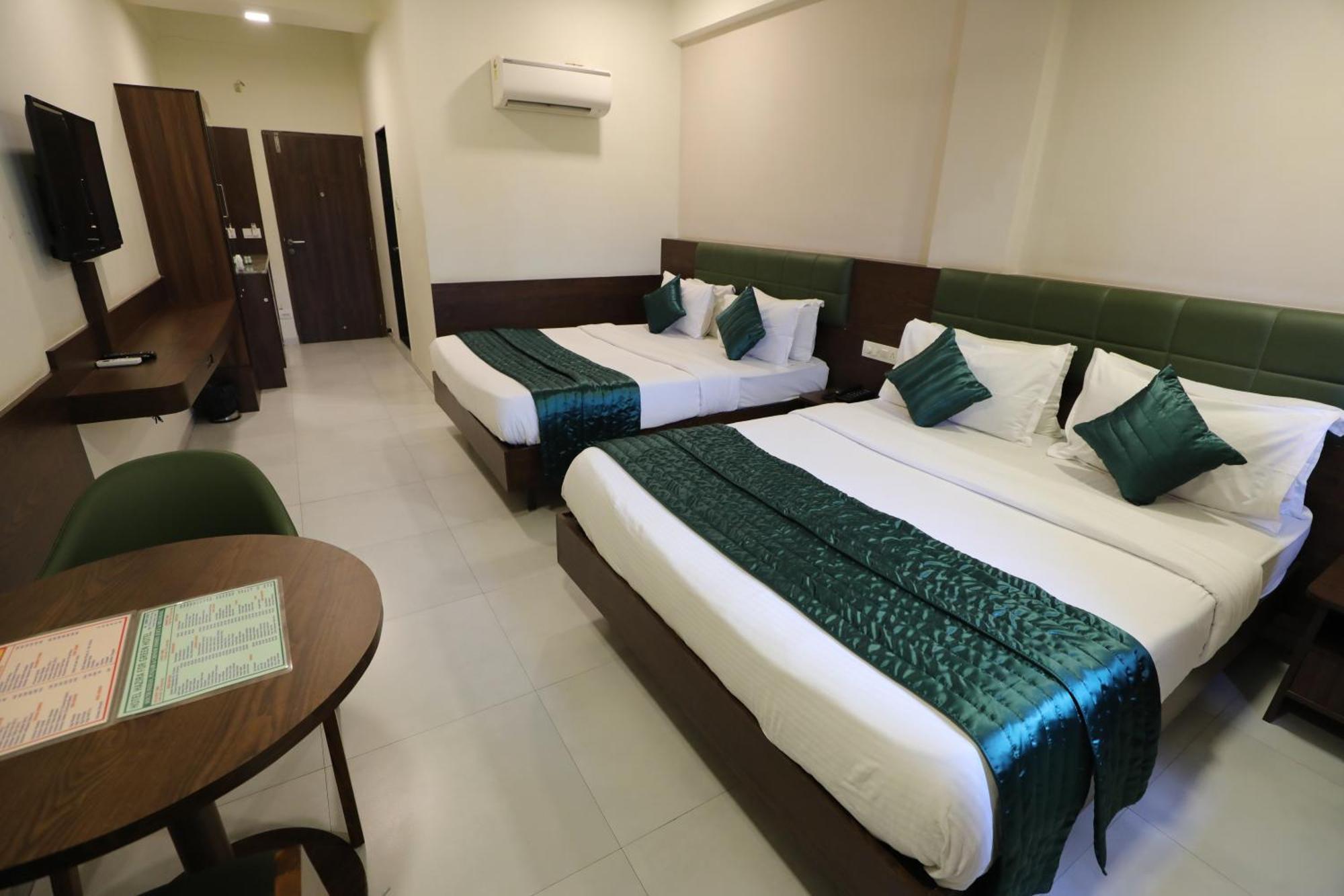 Greenotel Rooms Hazira, Surat Exteriör bild