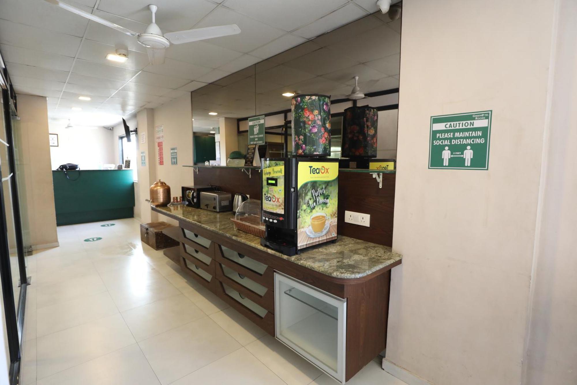 Greenotel Rooms Hazira, Surat Exteriör bild