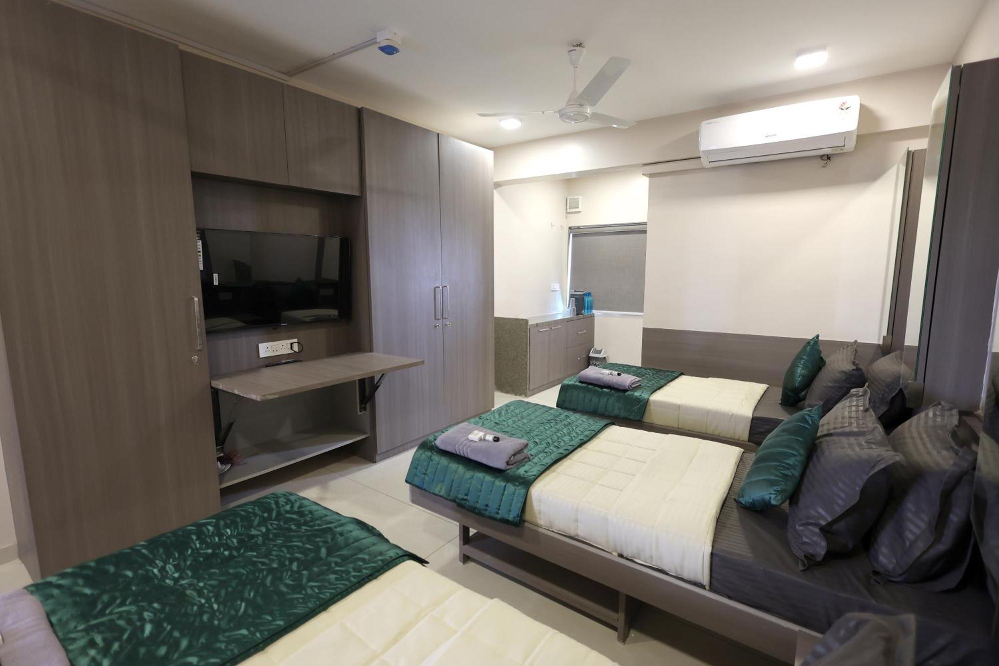 Greenotel Rooms Hazira, Surat Exteriör bild