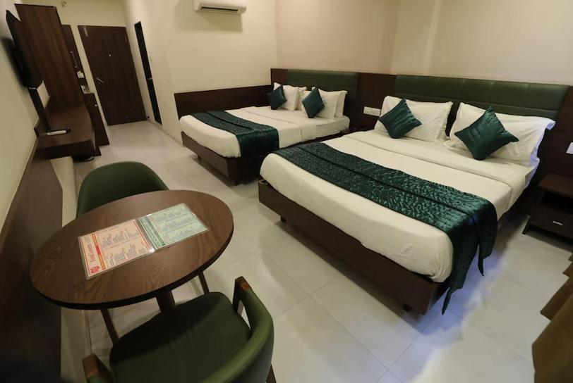 Greenotel Rooms Hazira, Surat Exteriör bild