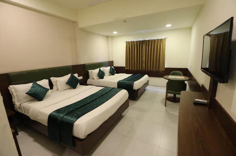 Greenotel Rooms Hazira, Surat Exteriör bild